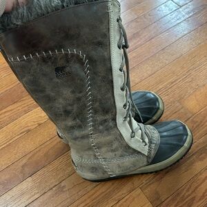 Tall Sorel Fur Lined Waterproof Boots women’s size 8